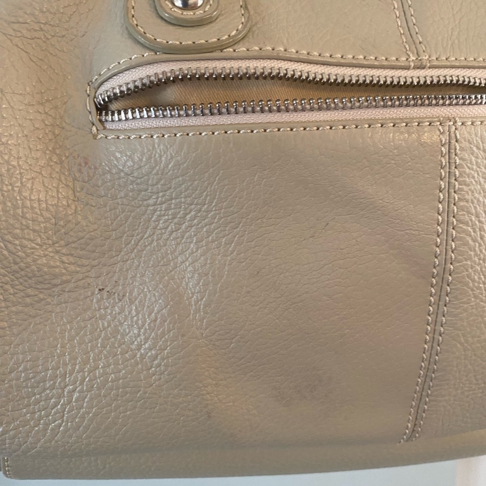 Italian leather y2k Elegant Cream Handbag - Picture 8 of 9